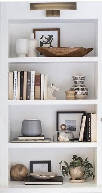 Stylish bookcase Living Room Inspo, Living Room Inspiration, Living Decor, Home Decor Inspiration, Home Living Room, Living Room Decor Accessories, Living Room Vase Decor Ideas, White Room Decor, Perfect Living Room