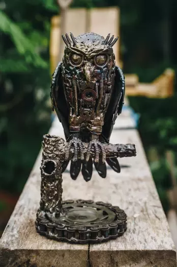 Small scale metal sculpture - Unique metal artwork - Scrap metal art Metal Art Diy, Scrap Metal Art, Metal Artwork, Ghost Rider Bike, Ghost Bike, Alien, Aigle Royal, Metal Art Sculpture, Owl Crafts