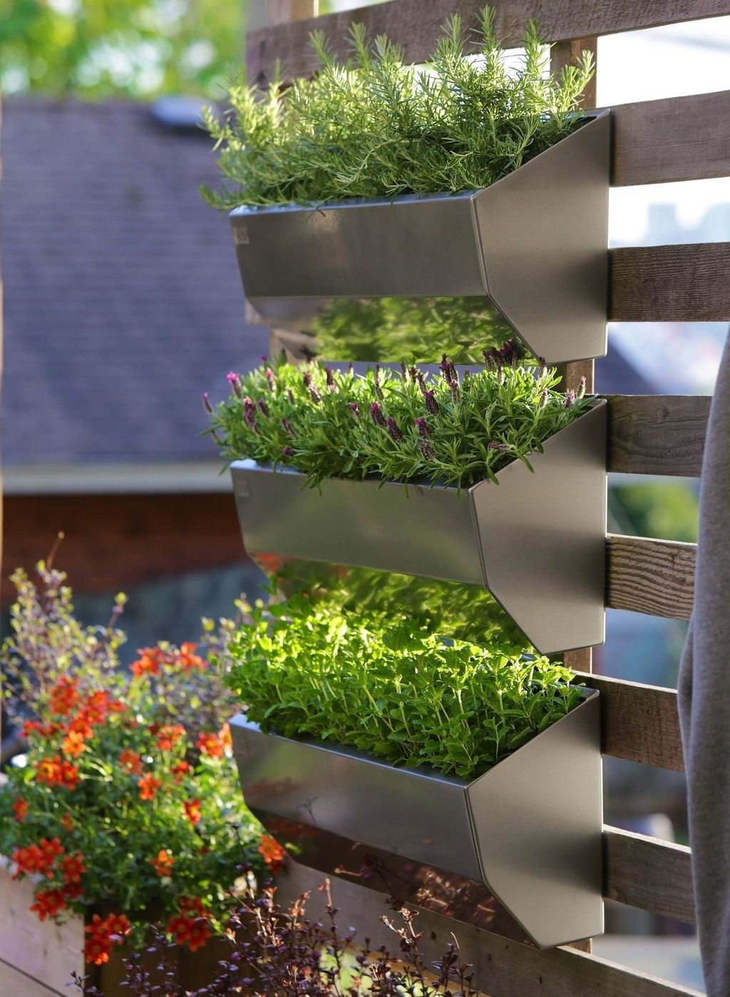 Why Should You Have A Creative Design For Your Diy Vertical Garden Ideas Vertical Vegetable Gardens Vertical Garden Diy Vertical Vegetable Garden