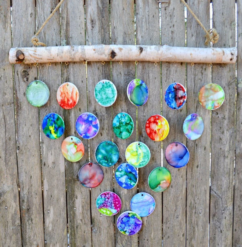I recently volunteered myself to put together a class auction project for my daughter's 7th grade class. I decided on these beautiful wind chimes, made from un… School Auction Art Projects, Class Art Projects, Craft Projects, Auction Ideas, Lathe Projects, Wind Chimes Craft, Arts And Crafts, Diy Crafts, Santa Crafts