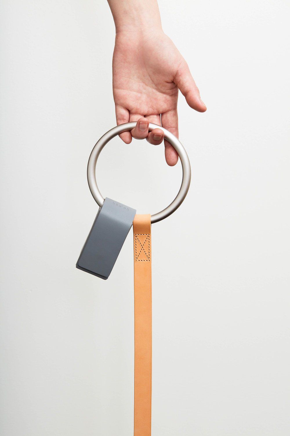 Boo Oh Lumi Silver and Tan Leather Leash Boo Oh Lumi Silver and Tan Leather Leash