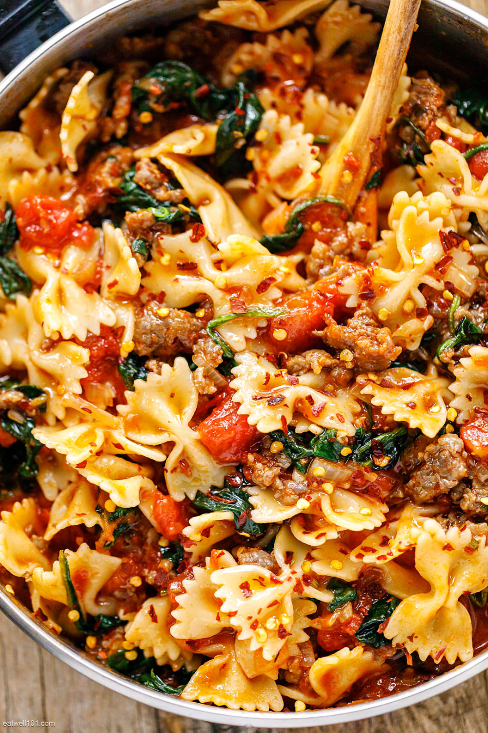 Tomato Spinach Sausage Pasta - #pasta #recipe #eatwell101 - With only 30 minutes of total work, this sausage pasta dinner recipe is simple, fast and delicious! - #recipe by #eatwell101® Sausage Pasta Dinner, Sausage Spinach Pasta, Italian Sausage Pasta, Sausage Dinner Recipes, Pasta Recipes For Dinner, Italian Dinner Recipes, Simple Pasta Recipes, Chicken Sausage Recipes Pasta, Spaghetti Recipes