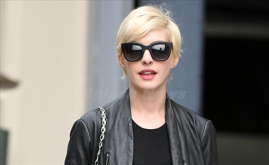 Anne Hathaway Short Hair Blonde Google Search Beauty Anne Hathaway Short Hair Blonde Google Search