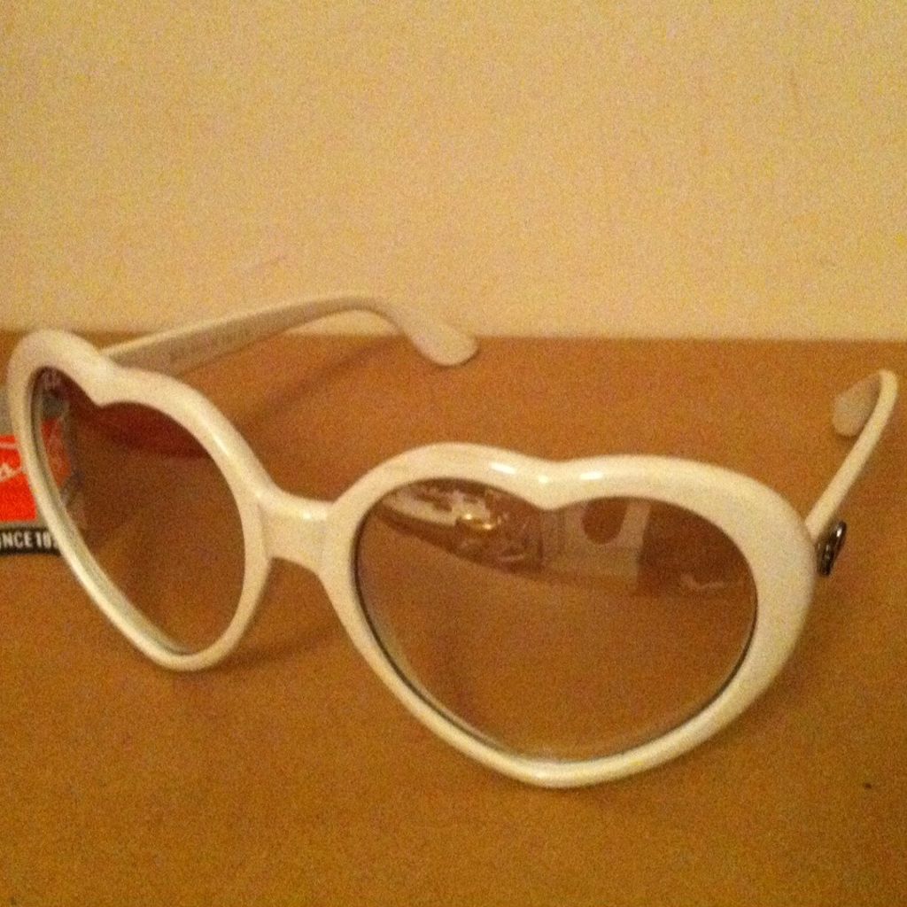 Kalp Cerceveli Gunes Gozlugu Beyaz Kalp Gozluk Kalpgozluk Rayban Heart Sunglasses Beyaz Gelin Nikah Dugun Evlili Gunes Gozlugu Siyah Kumas Urunler