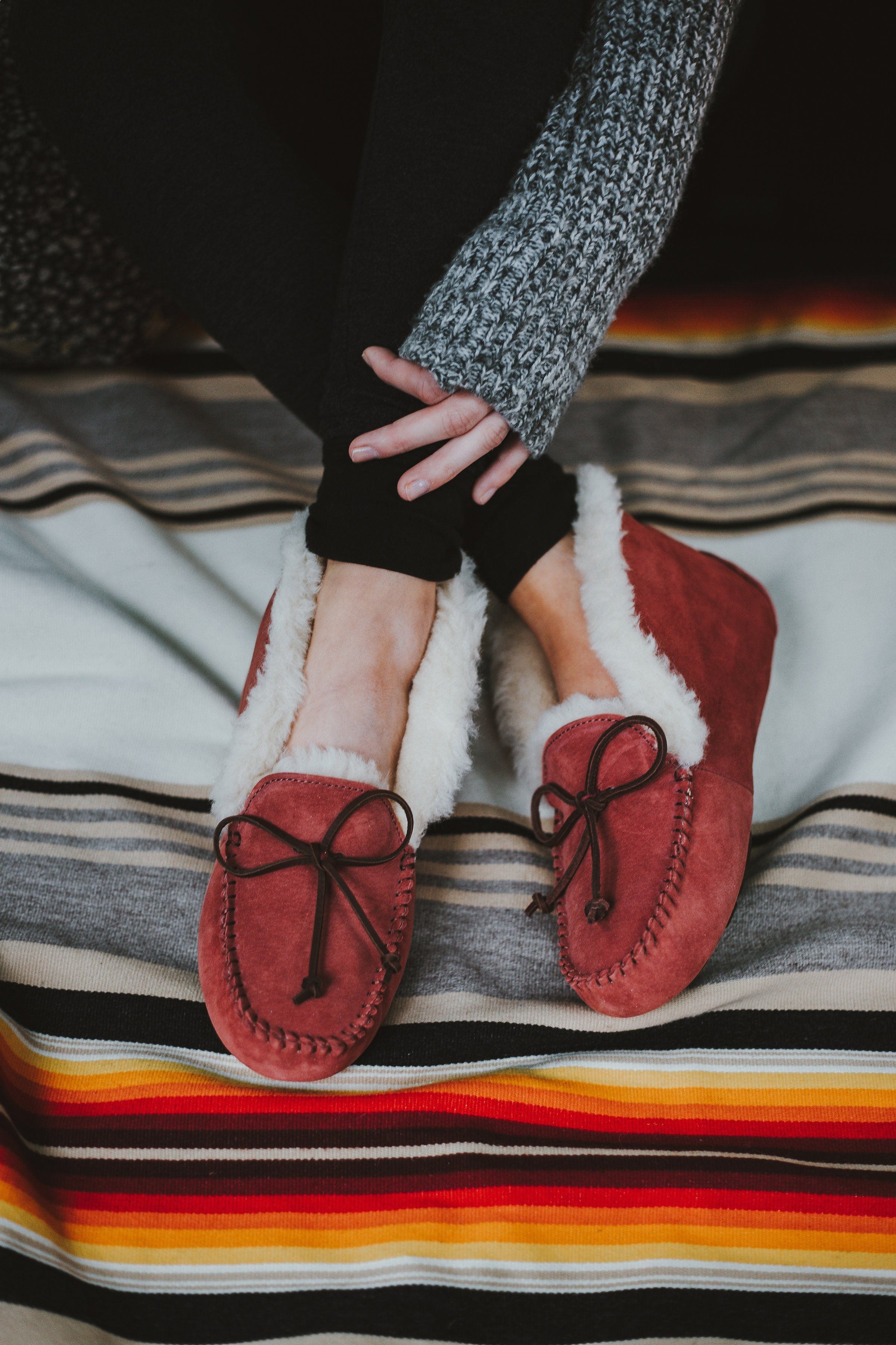 The color we all need this UGG season spice. Slippers outfit, Moccasins outfit, Ugg boots
