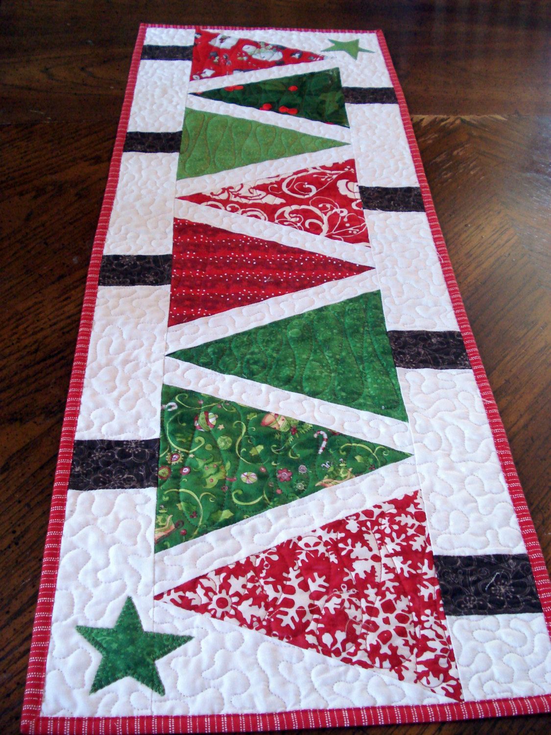 Modern Christmasbuffalo Check Christmas Table Runner With Etsy Christmas Table Settings Christmas Centerpieces Christmas Table Decorations