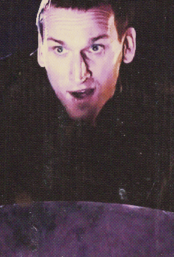 Christopher Eccleston as The Doctor <--- I ABSOLUTELY LOVE the little face he makes here. I think this is what clinched it for me <3