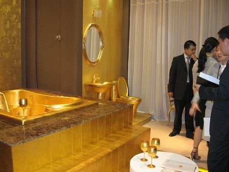 Covered In Gold ม ร ปภาพ Covered In Gold ม ร ปภาพ