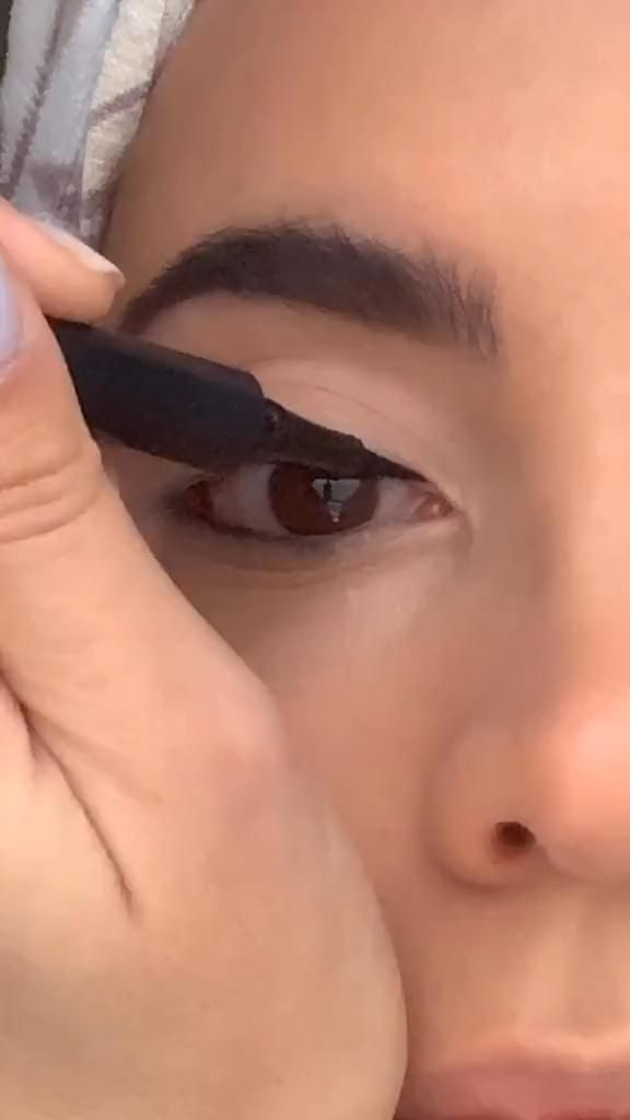 Self Eye Liner Tutorial (BUY) Self Eye Liner Tutorial (BUY)
