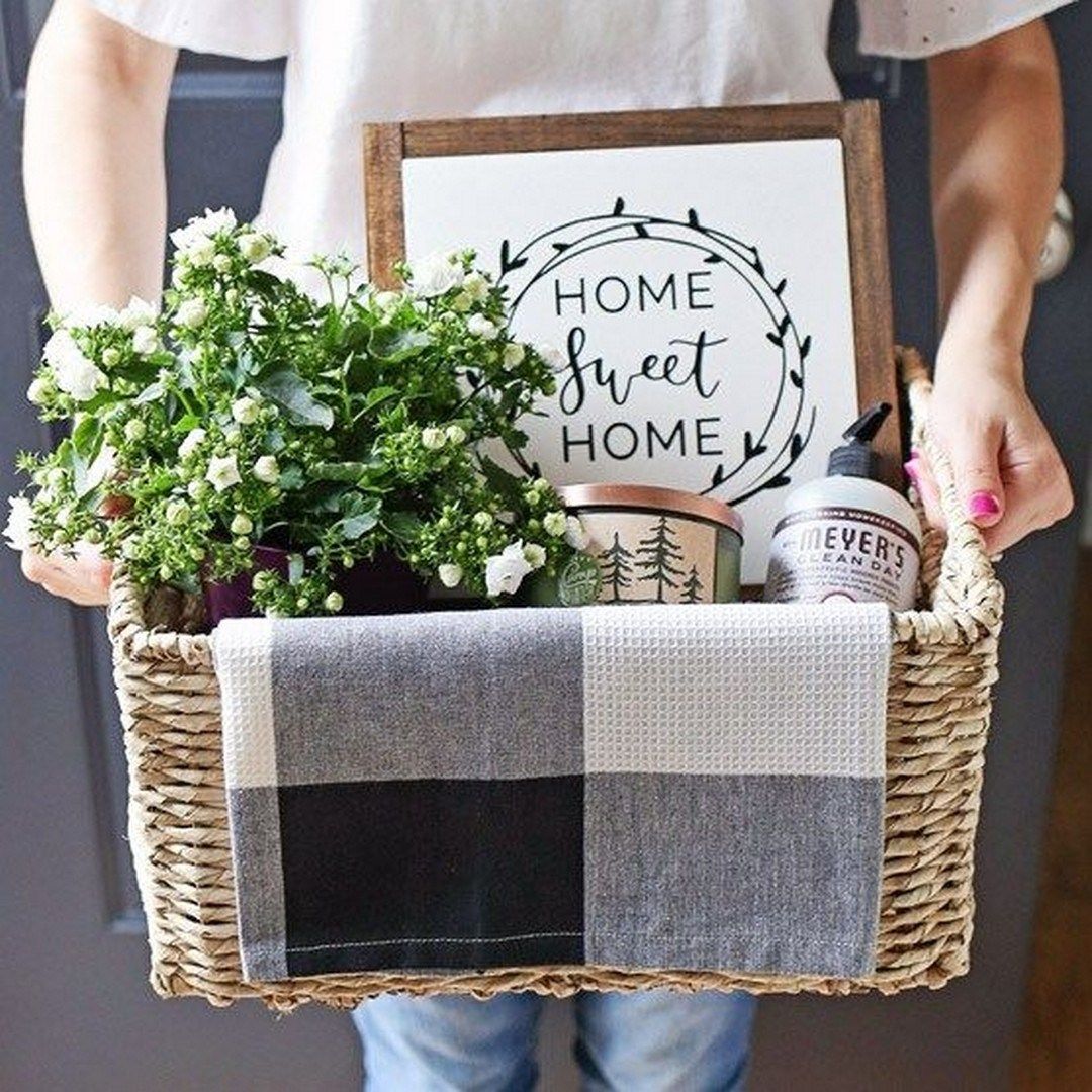 33 Themed Christmas Basket Ideas Housewarming gift baskets, Practical