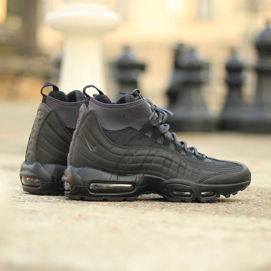 air max 95 sneakerboot triple black