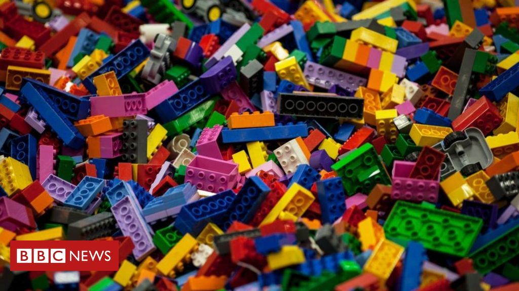 Lego Plans To Sell Bricks From Recycled Bottles In Two Years In 2021 Old Bricks Legos Recycled Bottles
