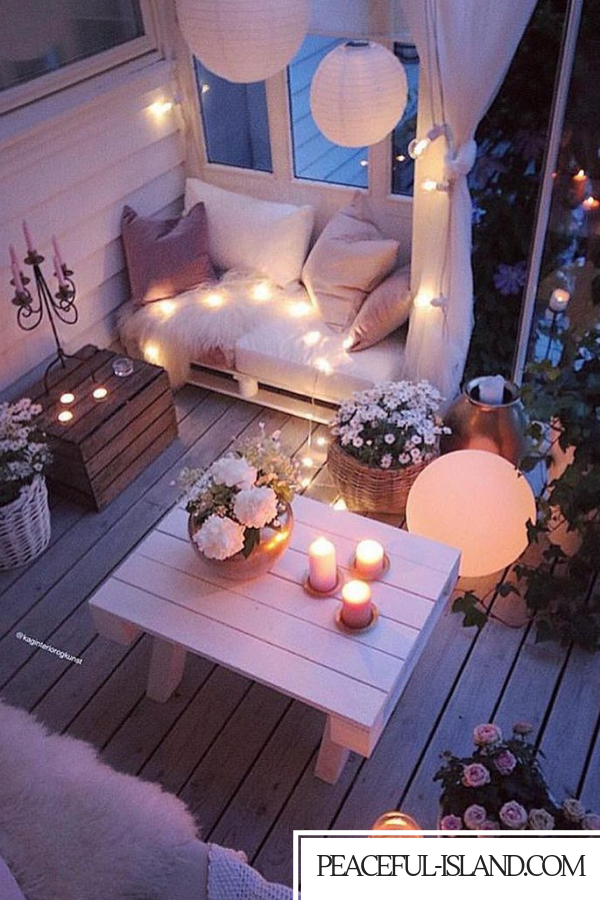 Rosa weißer atemberaubender Sitzplatz-Dekor im Freien #atemberaubender #dekor #freien #sitzplatz #bohemianbedrooms