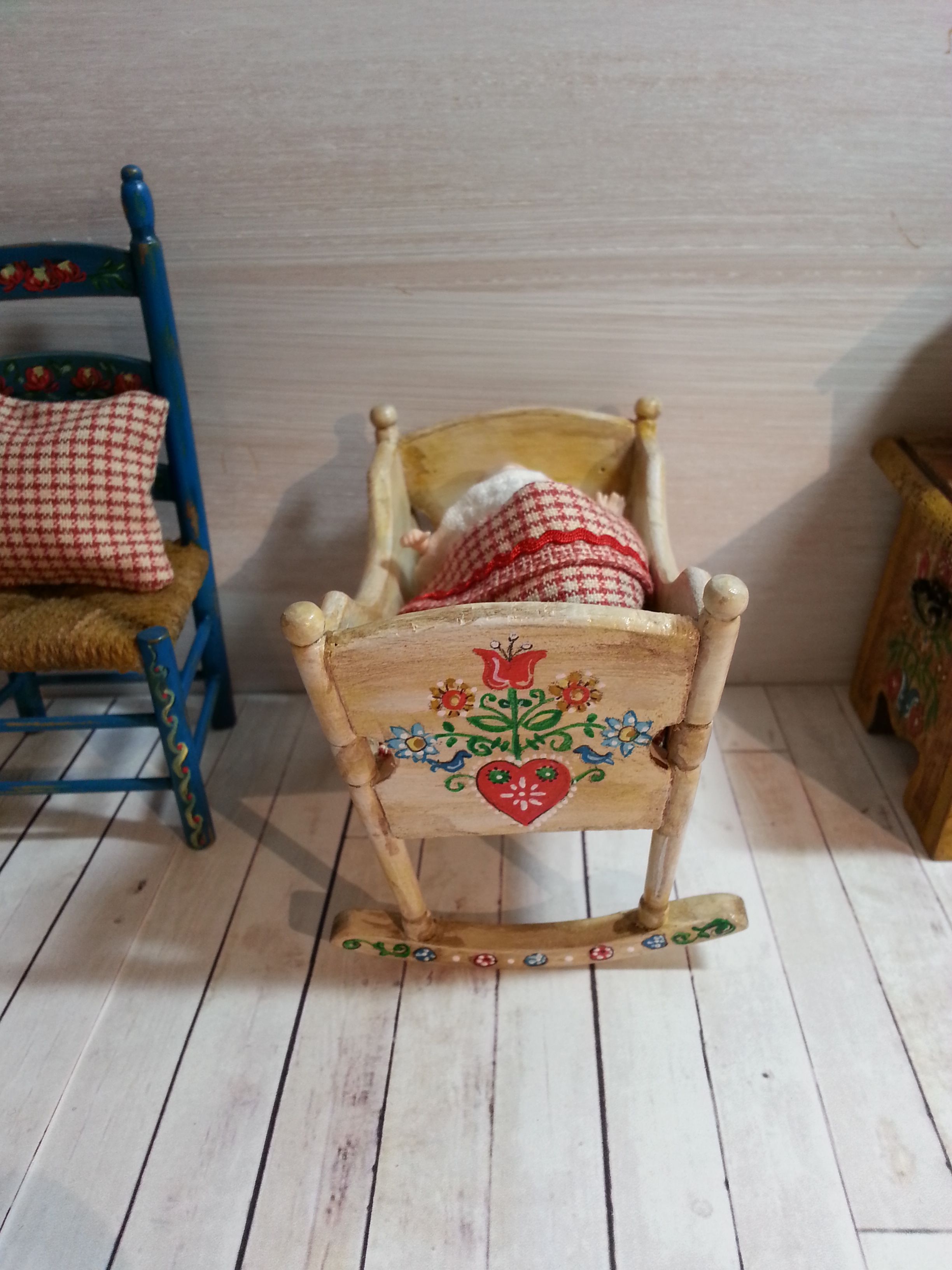 Vintage 1:12 Scale Miniature Furniture Dollhouse Hand Carved Pretty chair