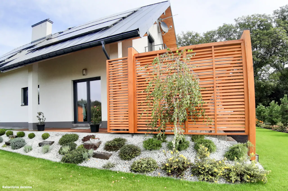 Projekt domu Dom w idaredach (G2) ver.2 Realizacje - ARCHON+ Pergola Patio, Backyard Landscaping, Cinder Block Garden, Garden Design, House Design, Garden On A Hill, Sloped Garden, Garden Deco, Home Deco