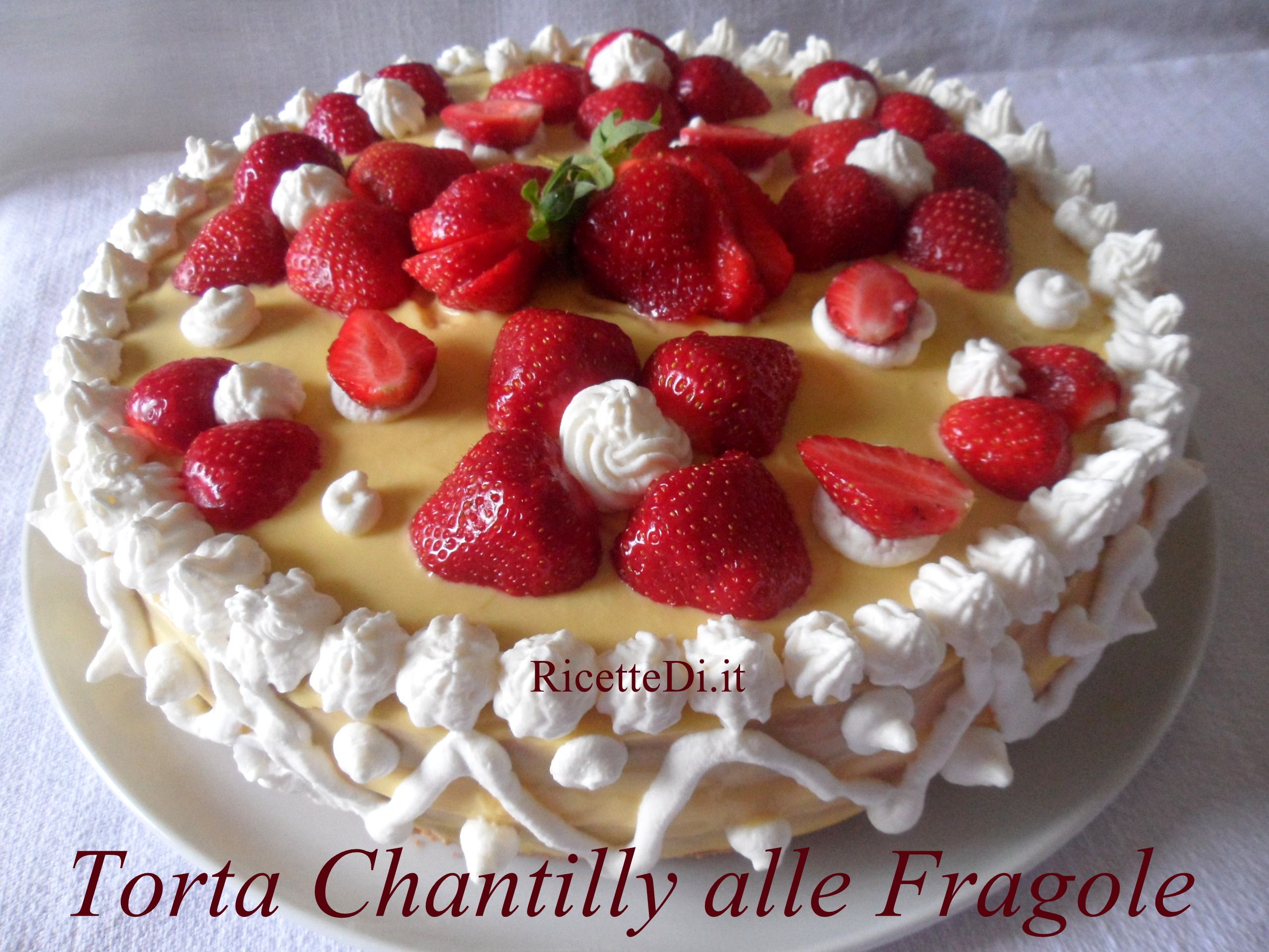 La torta chantilly alle fragole di Elisa. Un trionfo di