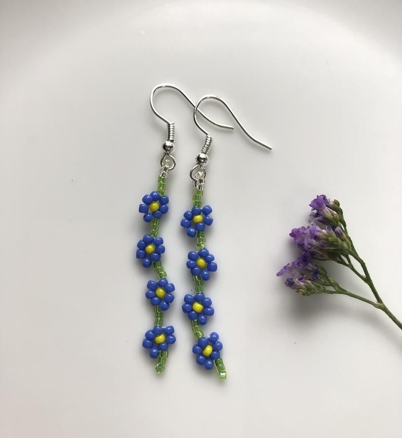 Beaded Daisy Chain Earrings flower earrings Seed Bead Dangle | Etsy Beaded Earrings Diy, Beaded Jewelry Diy, Floral Earrings, Beaded Rings, Jewelry Crafts, Beaded Bracelets, Chain Earrings, Flower Earrings Diy, Daisy Earrings