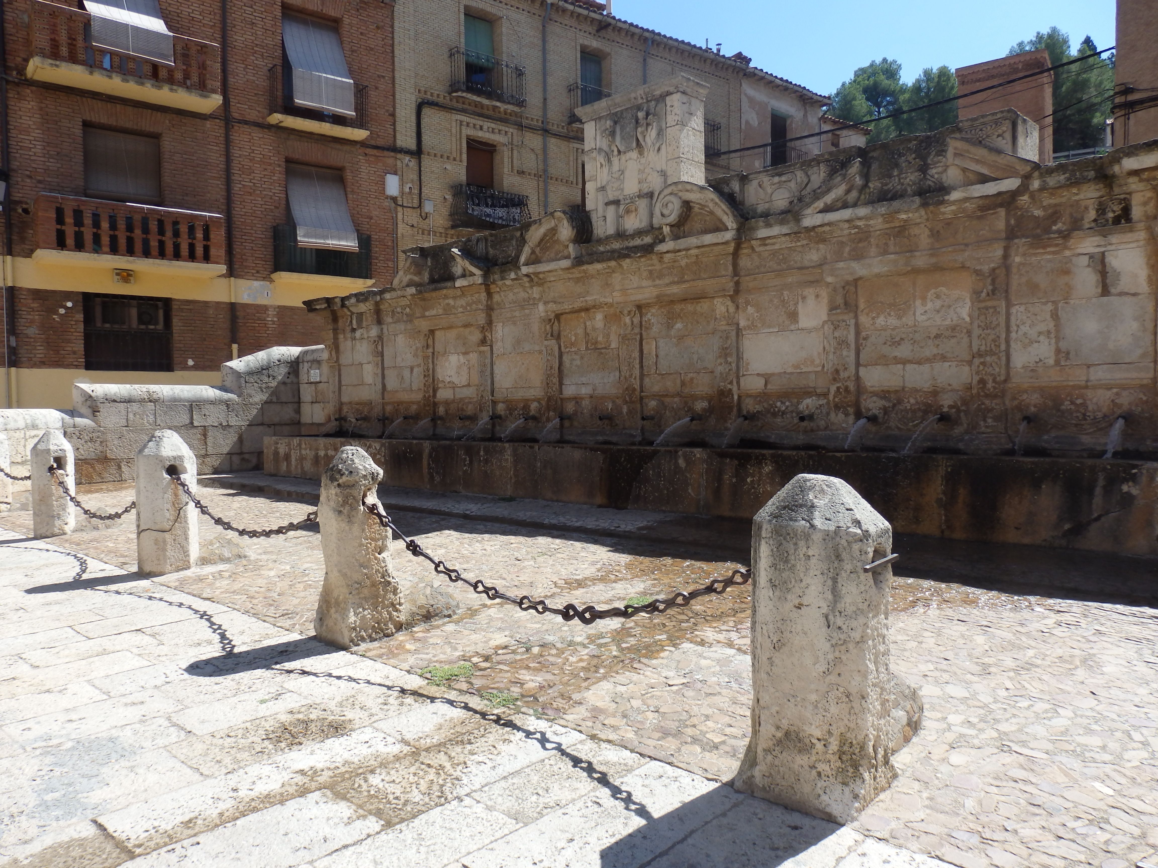 Fuente De Los 20 Caños Daroca Zaragoza Viajes Zaragoza Piscinas