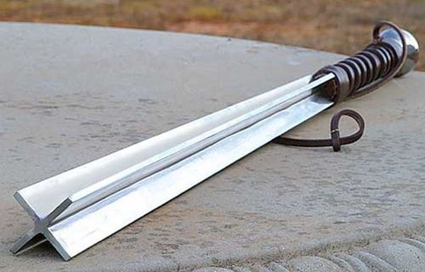 Zombie+Weapons+Just+in+Case+You+Run+Into+the+Undead+(32+Photos)-+Suburban+Men+-+June+2,+2015 Survival Weapons, Survival Knife, Survival Gear, Weapons Guns, Ninja Weapons, Tactical Survival, Survival Equipment, Zombie Apocalypse Weapons, Apocalypse Survival