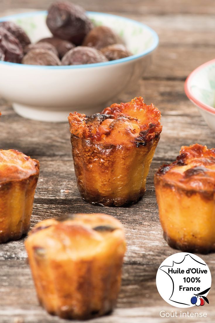 L’utilisation d’une huile d’olive au goût intense dans cette recette, vous ajoutera une petite note herbacée ! Pour réaliser vos cannelés au chorizo, comté et olives, vous pouvez mettre les ingrédients dans les moules puis recouvrir de pâte, vous serez ainsi sûr d’une juste répartition de la garniture. 🫒 © Gislain Lefranc #food #foodies #repas #recette #miam #faitmaison #apéritif #apéro #chorizo #olives #olivenoire #comté #huilesdolive #madeinfrance #france #AOP #Nîmes #Provence Olives, Gout, Cantaloupe, Muffin, Ainsi, Breakfast, Provence, France, Olive Oil