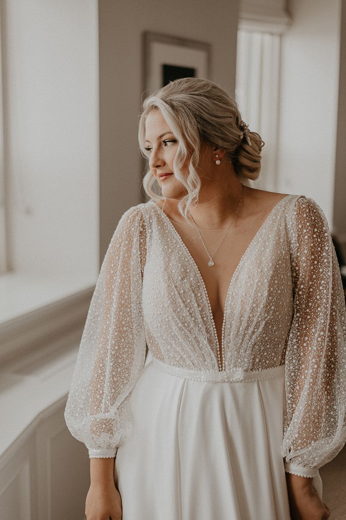 Perfectly Romantic and Vintage Castle Wedding | Junebug Weddings Wedding Guest Outfit Summer, Wedding Dress Styles, Wedding Dresses Simple, Dream Wedding Dresses, Summer Wedding, Formal Wedding, Winter Wedding Gowns, Winter Bride, Beach Wedding
