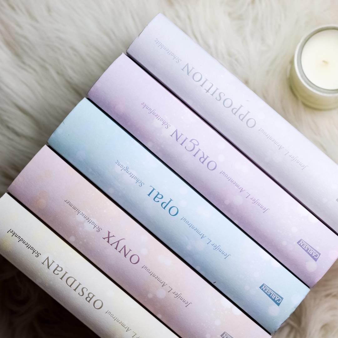 Pastellfarben! Die Lux-Reihe von Jennifer L. Armentrout sieht auch ohne Schutzumschläge einfach wunderschön aus! <3 #photolibrary
