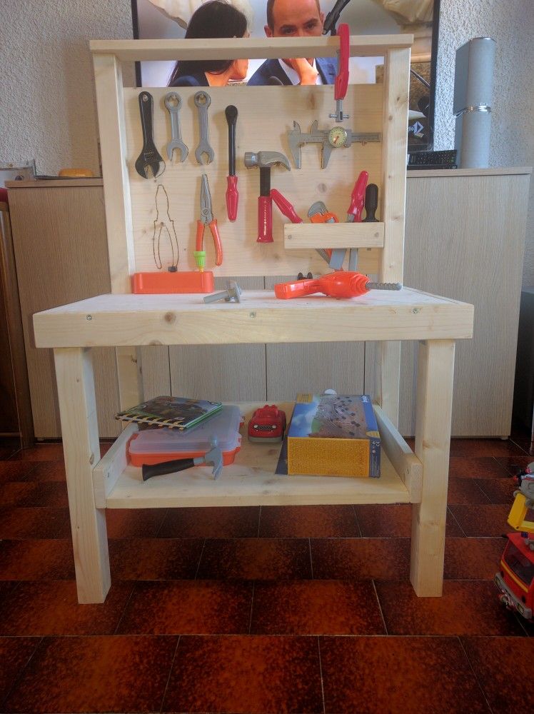 Banco da lavoro costruito in legno ! con dettagli in pirografo ... Idee per bambini fai da te