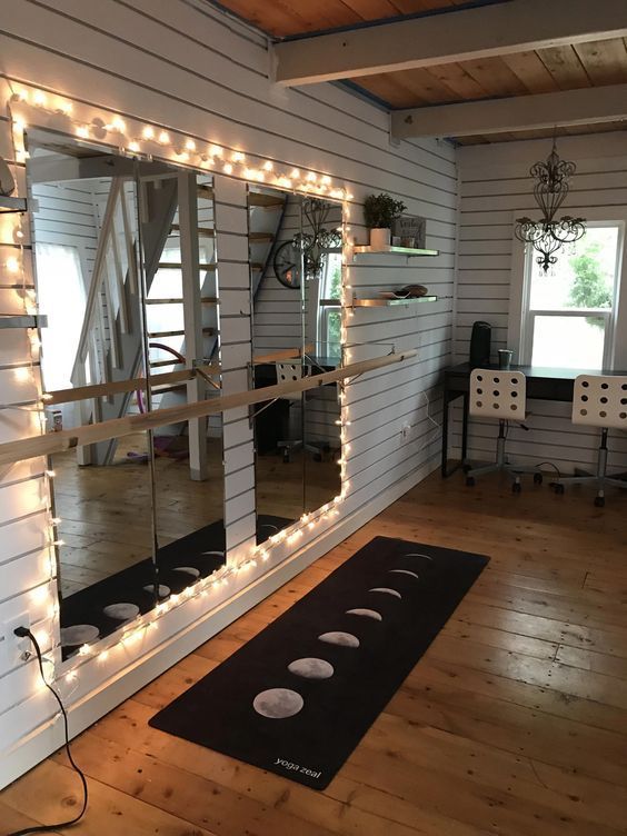 The Best Home Dance Studio and Exercise Space Ideas for Spare Rooms Home Gym Garage, Diy Home Gym, Home Gym Decor, Basement Gym, Basement Remodeling, Simple Home Gym, Home Office/gym, Basement Studio, Basement Makeover