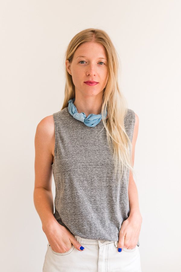 How to style 'the knotted necklace'. Click through for all six ways to style a silk scarf, with step by step photos for recreating each look at home. #scarfstyling #howtostylescarf #silkscarf #fashiondiy #fashionstyling Diy Fashion, Fashion Outfits, Long Scarf, Silk Scarves, Scarf Styles, Modern Woman, Spring Summer Fashion, Stylin, Dressing