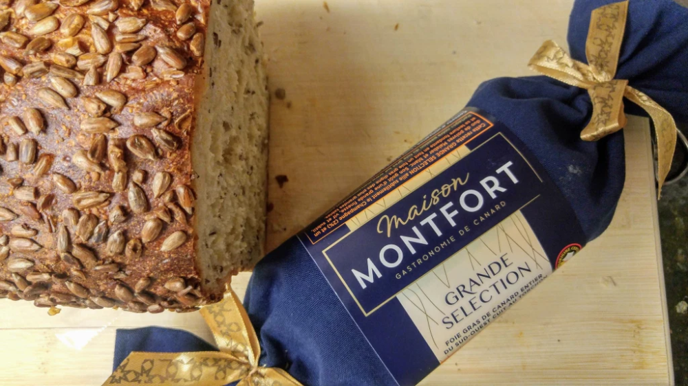 #foiegras is a popular dish during #Christmas season in #France. #travel #traveblog #Christmasdinner #Frenchfood #Frenchculture French Celebrations, Christmas Eve Dinner, Fresh Oysters, French Christmas, Le Diner, Craft Markets, Healthier Versions, Foie Gras, Garland Decor