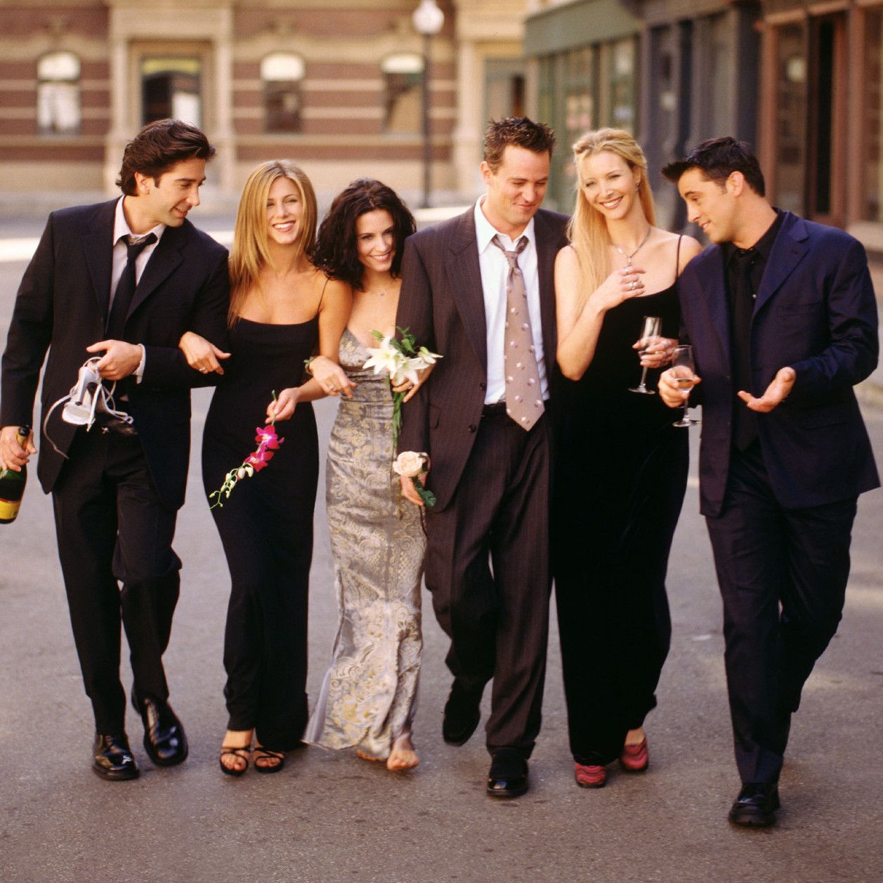 Friends So Haben Sich Die Serienstars In 25 Jahren Verändert In 2020 Friends Fernsehen Freunde Wallpaper Darsteller