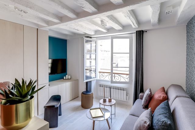 Studio Paris Location 17 M2 Renoves Dans Le Marais Decoration Appartement Studio Decor Appartement Confortable