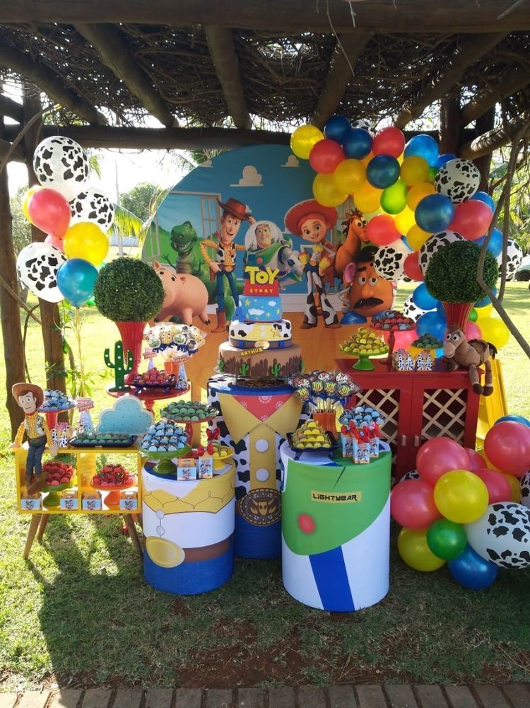 Jade é uma menina de 17 anos, filha única, morava com seu pai Ricardo… #ficçãoadolescente # Ficção adolescente # amreading # books # wattpad 2nd Birthday Party Themes, Birthday Toys, Toy Story Birthday, 1st Boy Birthday, Birthday Party Decorations, Bday, Bolo Toy Story, Toy Story Baby, Toy Story Theme