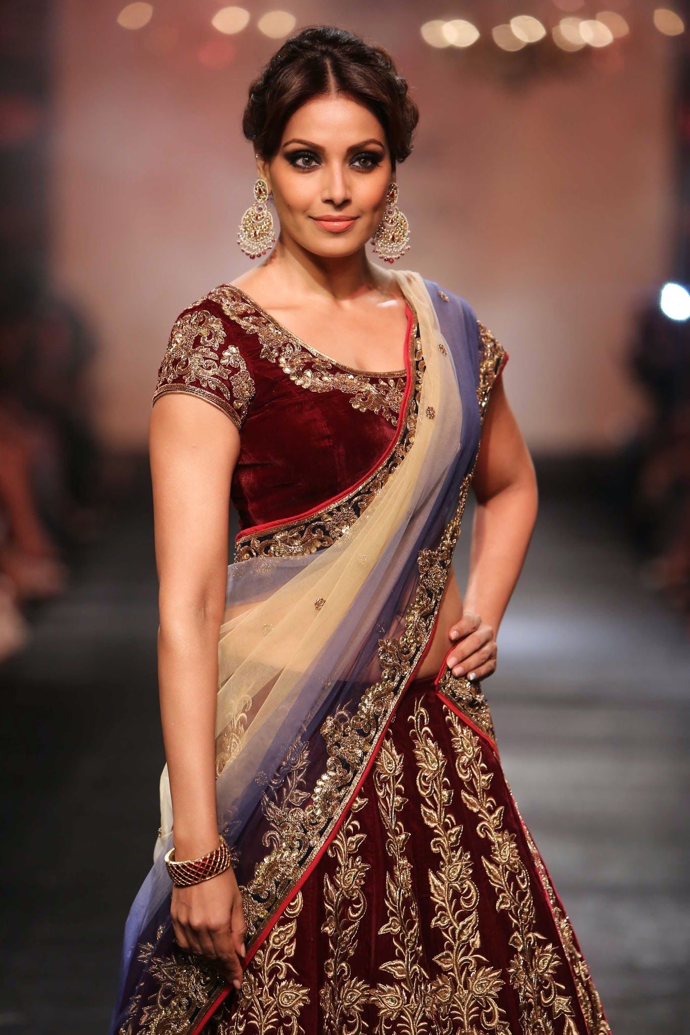 bipasha basu showing her breast Bipasha basu showing her breast