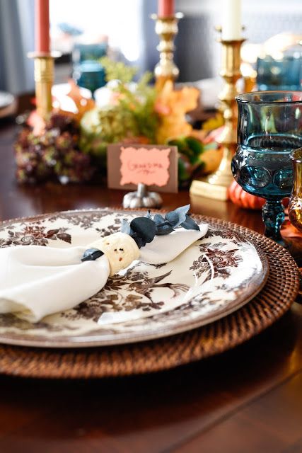 Home With Keki: Vintage Inspired Thanksgiving Tablescape Thanksgiving Tablescapes, Christmas Decorations, Table Decorations, Holiday Projects, Craft Party, Staging, Fall Decor, Vintage Inspired, Recipes
