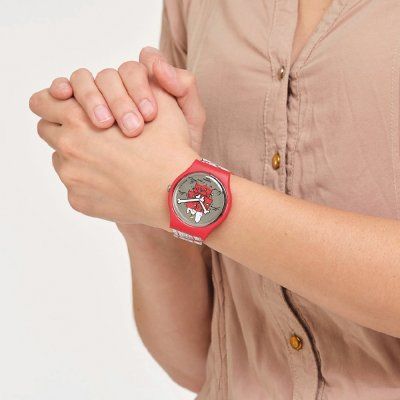 Dit Swatch horloge heeft een kast met een diameter van 41mm en is voorzien van een rubberen band. In de kast bevindt zich een kwaliteitsuurwerk en is afgewerkt met kunststofglas. Het horloge is 3ATM. Dit betekent dat het horloge spatwaterdicht is. Verder wordt het horloge geleverd met 2 jaar wereldwijde garantie. Wij leveren wereldwijd. Kijk voor de leveringsvoorwaarden en verzendkosten op de pagina Verzending en voor de voorwaarden van (gratis) terugsturen op de pagina Terugsturen en ru Dog Bowls, Master, Products, Fashion, Clock, Wristlets, Moda, Fashion Styles, Fashion Illustrations