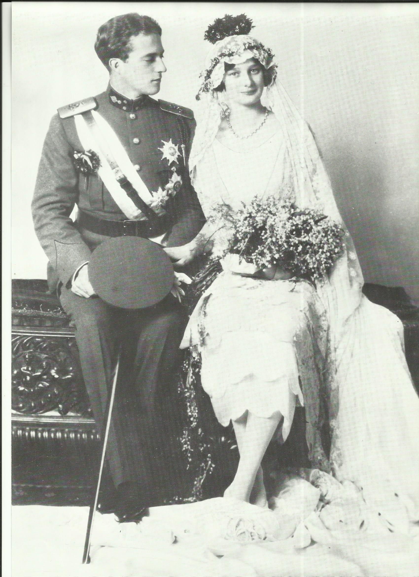 Het Huwelijk Van Kroonprins Leopold En Prinses Astrid Van Zweden In 1926 Bracht Groot Geluk In Het Belgische Ko Royal Wedding Dress Royal Weddings Royal Brides
