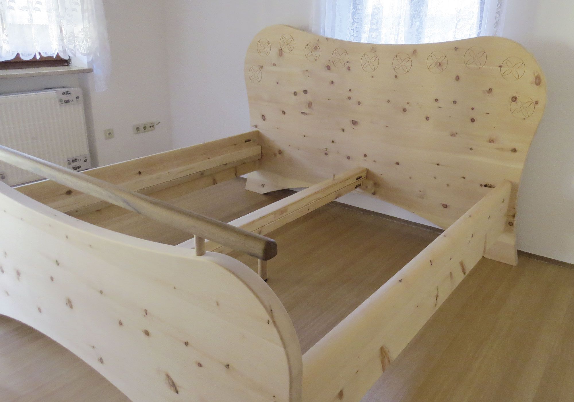 Zirbenholz Schlafzimmer in Enns in 2020 Bed design, Bed
