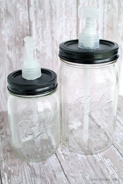 How to make your own Mason Jar Soap Dispensers - Awesome tutorial with lots of photos! at LoveGrowsWild.com #diy #masonjar Uses For Mason Jars, Pot Mason Diy, Mason Jar Lids, Diy Soap Dispenser Mason Jar, Soap Dispensers, Mason Jar Projects, Mason Jar Crafts, Glitter Mason Jar Candles, Savon Diy