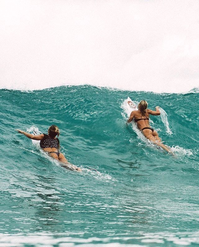 Surfer Girls, Surfing Pictures, Beach Pictures, Outdoor Pictures, Artsy Pictures, Blue Pictures, Beach Life, Girl On Beach, Ocean Girl