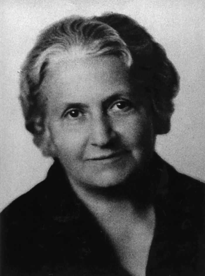 Maria Montessori An Italian Physician And Educators Known For Philosophy The Montessori Method Which Is Used By Parents And Schools Worldwide. Montessori Theory, What Is Montessori, Montessori Parenting, Montessori Education, Montessori Classroom, Montessori Materials, Montessori Ideas, Preschool Ideas, Maria Montessori Frases