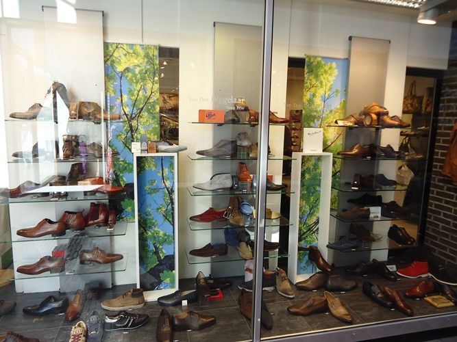Monica Den Etalage Wageningen En Van Schoenen Biggelaar UXq7xBq1