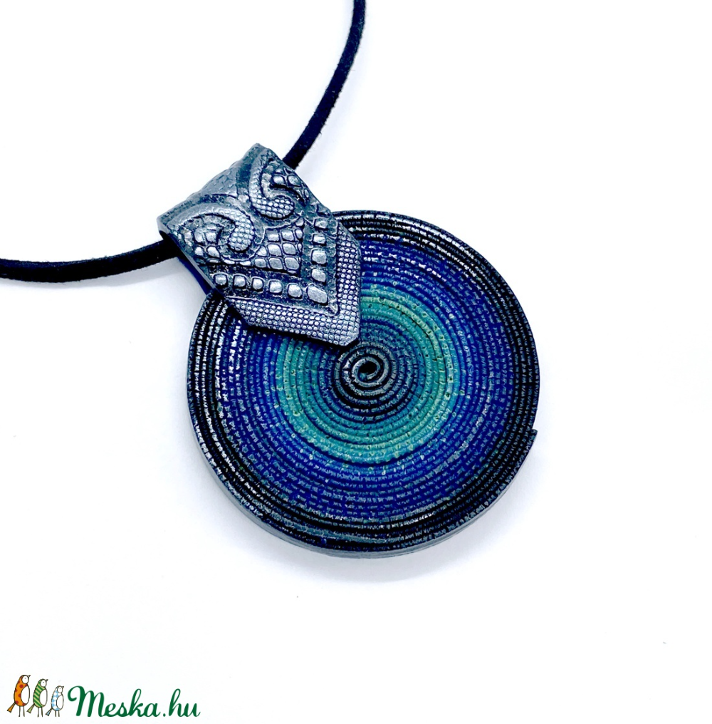 Kék medál, kék nyaklánc, spirál medál, ajándék nőknek, ékszergyurma - ékszer - nyaklánc - medálos nyaklánc - Meska.hu Spiral, Polymer Clay, Modeling Dough