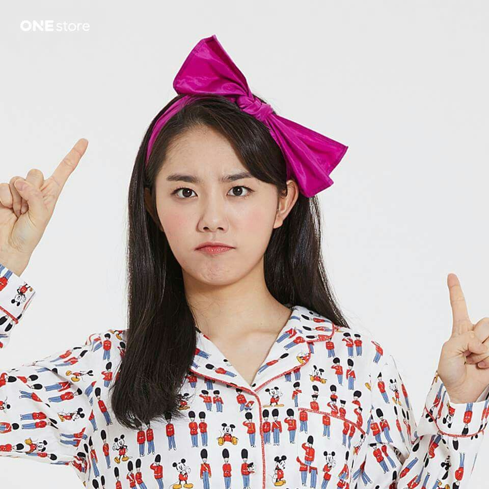 kim sohye one store doyeon kim jeon somi kim sohye one store doyeon kim jeon somi