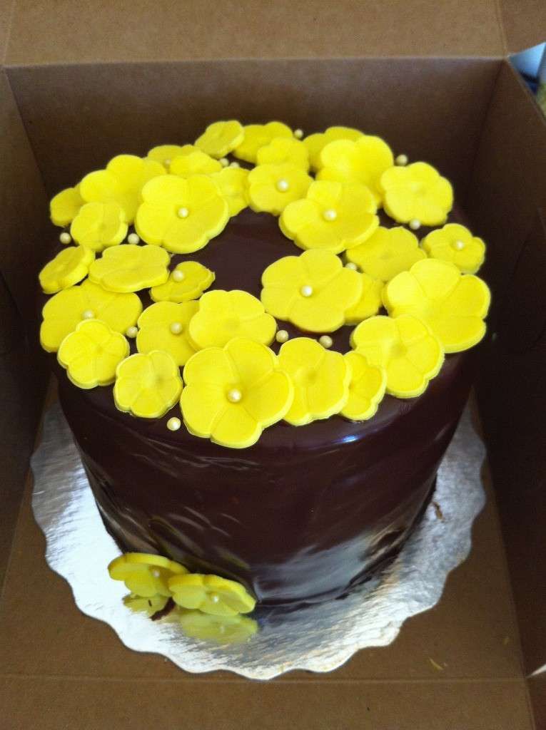 Decorazione torta al cioccolato con fiori Decorazioni
