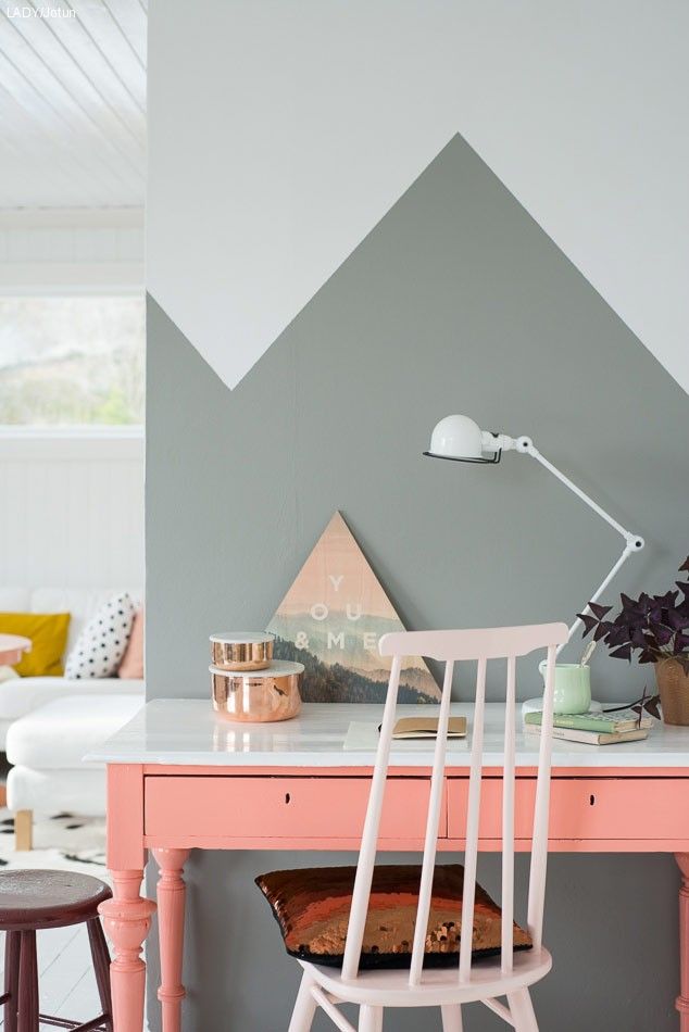 Gråfargen som er brukt på denne veggen er LADY Pure Color 1032 Grå Harmoni // Jotun-LADY_springsummer2014_Rosafarger_8 Home Office Space, Home Office Design, Home Office Decor, House Design, Home Decor, Office Nook, Small Office, Office Designs, Desk Office