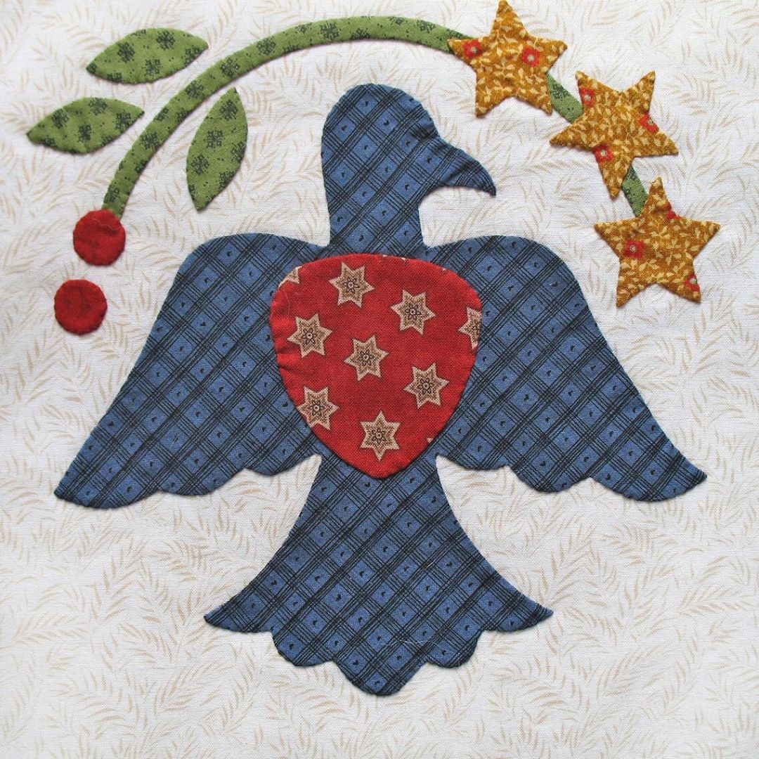 Kay Mackenzie • Quilt Designer on Instagram: “Eagle from Inspired by Tradition. I hand appliquéd this one using back-basting.⠀ ⠀ #handapplique #backbasting #backbastinghandapplique…” Bird Applique, Machine Applique, Wool Applique, Applique Quilts, Applique Templates, Applique Patterns, Applique Designs, Quilt Patterns, Wool Quilts