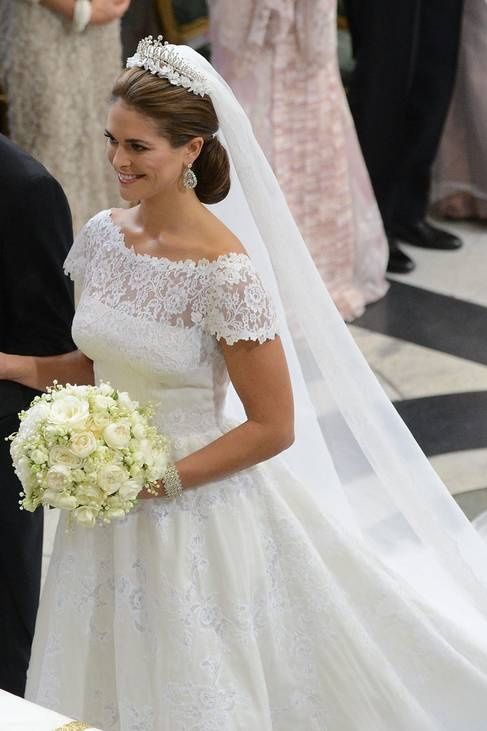62db7703efc37c492c3631a6d02f1720 Jpg 487 731 Bridal Veils Princess Madeleine Of Sweden Got Her Christopher O Neill In A Wonderful Weddingdress From Valentino
