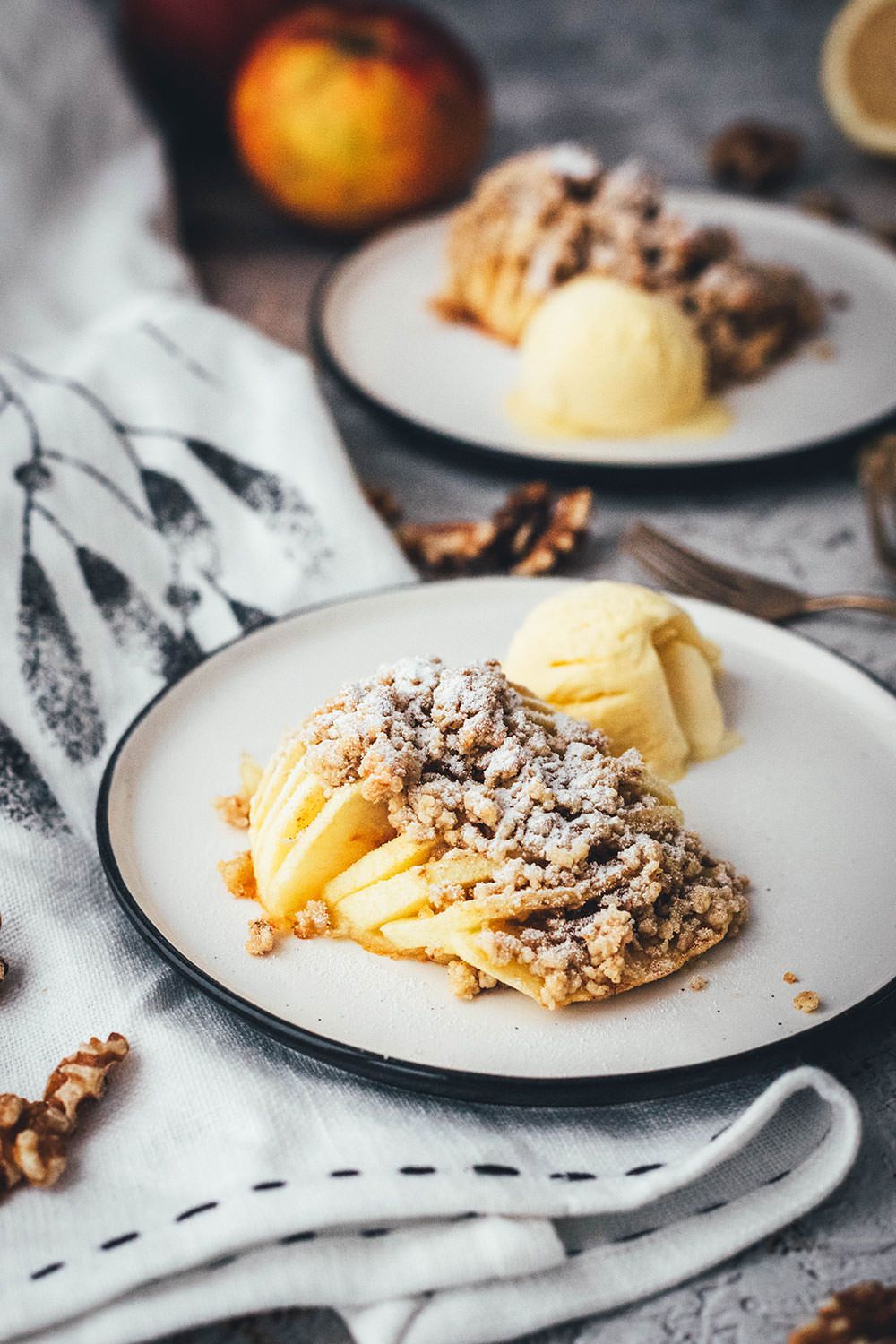 Hasselback Bratapfel mit Knusperstreuseln