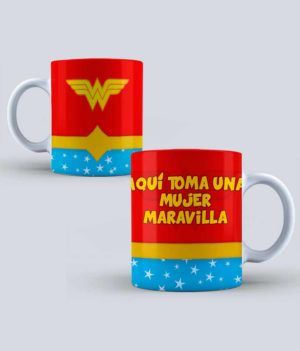 Mug o taza de AQUÍ TOMA UNA MUJER MARAVILLA Cas, Spiderman, Tableware, Happy, Funny Mugs, Cute Mugs, Personalized Cups, Bold Colors, Spider Man